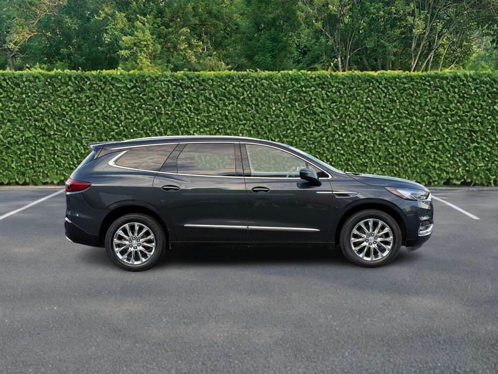 Used 2020 Buick Enclave Essence w/ Sound and Sites Package FWD image 2