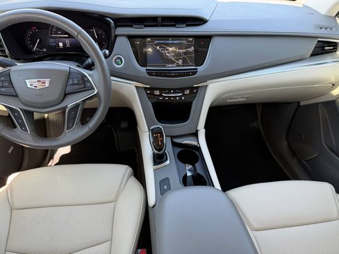 Used 2019 Cadillac XT5 Luxury image 16