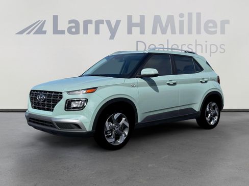 New 2026 Hyundai Venue SEL FWD image 2