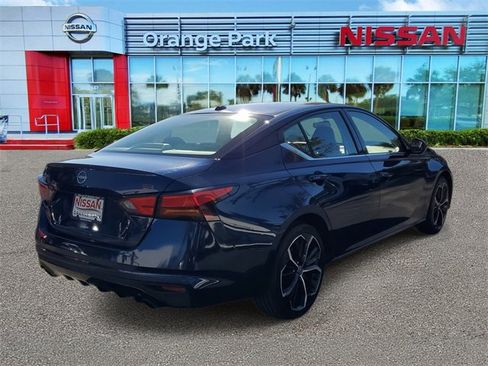 Used 2023 Nissan Altima 2.5 SR image 2