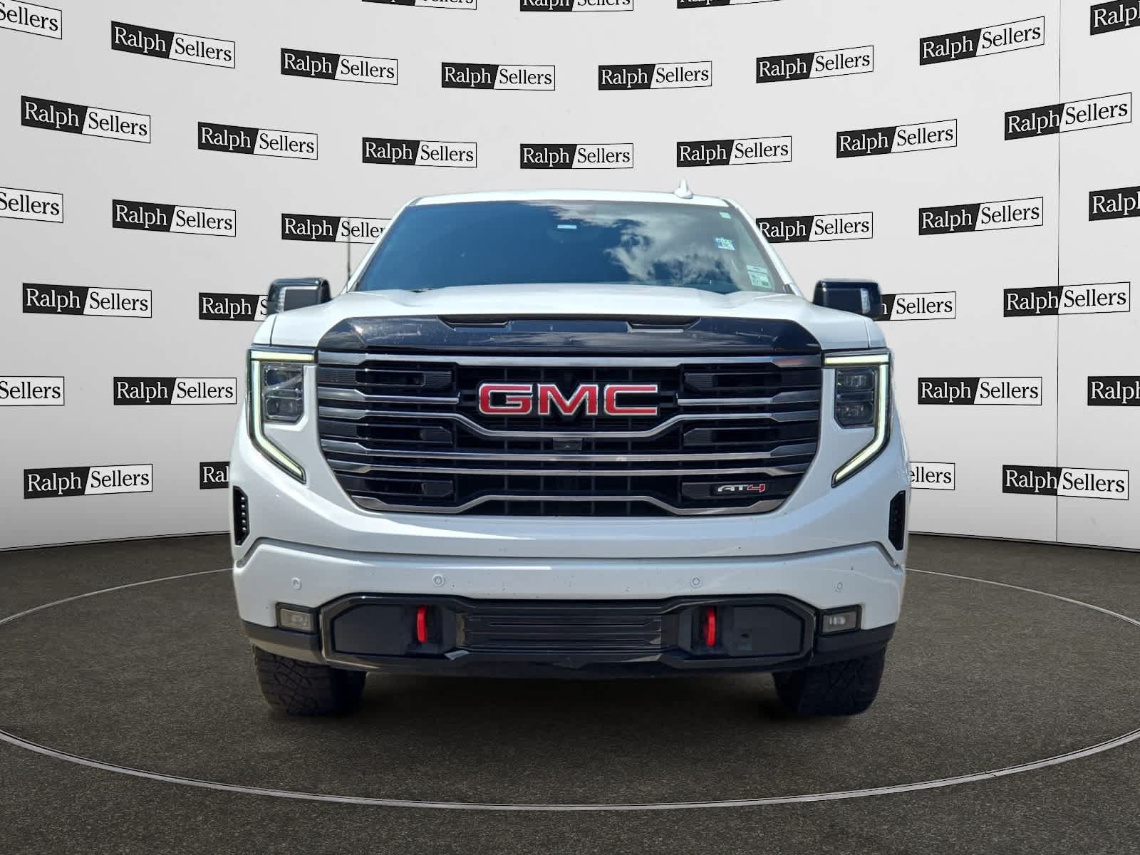 Used 2025 GMC Sierra 1500 AT4 w/ AT4 Premium Package AWD/4WD image 7