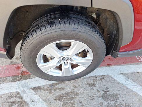 Used 2020 Toyota RAV4 XLE image 11