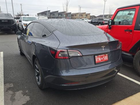Used 2022 Tesla Model 3 image 2