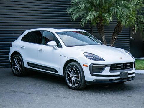 Certified 2023 Porsche Macan AWD/4WD image 6