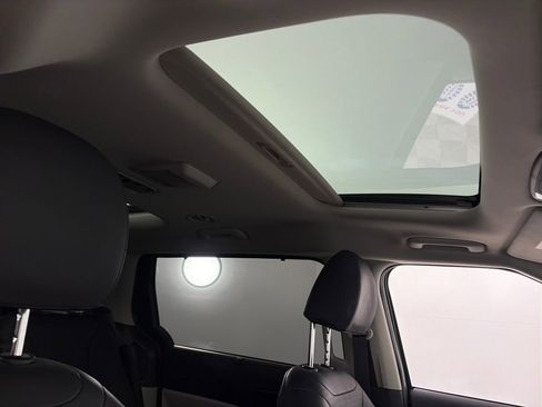 Used 2024 Kia Carnival SX Prestige image 31