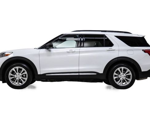 Used 2020 Ford Explorer XLT w/ Equipment Group 202A RWD image 6
