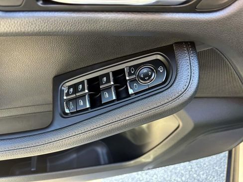 Certified 2024 Porsche Macan image 24