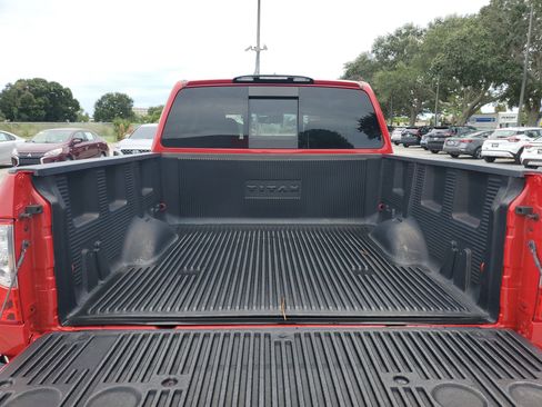 Used 2021 Nissan Titan SV w/ SV Convenience Package image 8