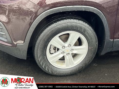 Certified 2022 Chevrolet Trax LT w/ LT Convenience Package image 10