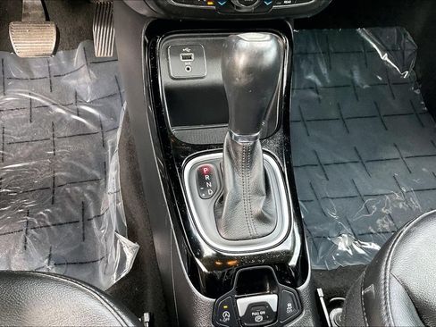 Used 2019 Jeep Compass Latitude FWD image 16