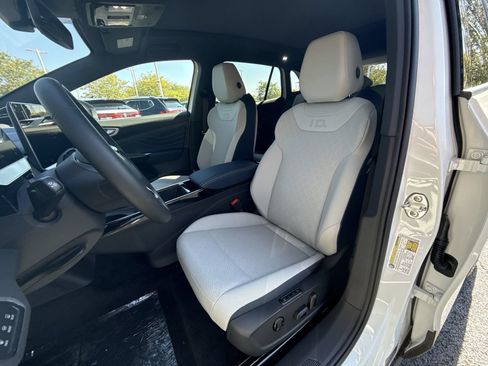 New 2025 Volkswagen ID.4 Pro S Plus AWD/4WD image 12
