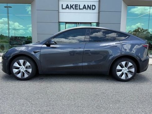 Used 2024 Tesla Model Y Long Range AWD/4WD image 1