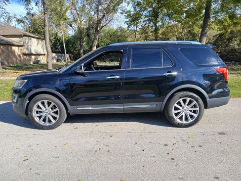 Used 2017 Ford Explorer Limited AWD/4WD image 2
