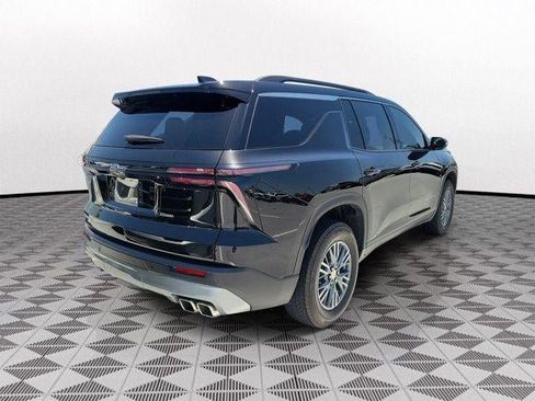 Used 2025 Chevrolet Traverse LT FWD image 5