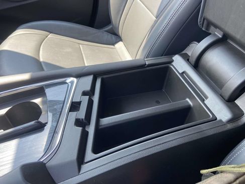 Used 2019 Buick Enclave Essence FWD image 35