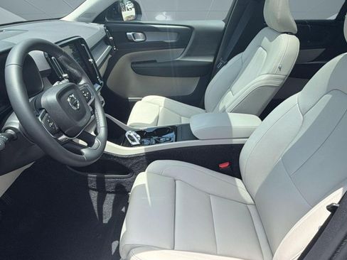Certified 2026 Volvo XC40 B5 Plus AWD/4WD image 5