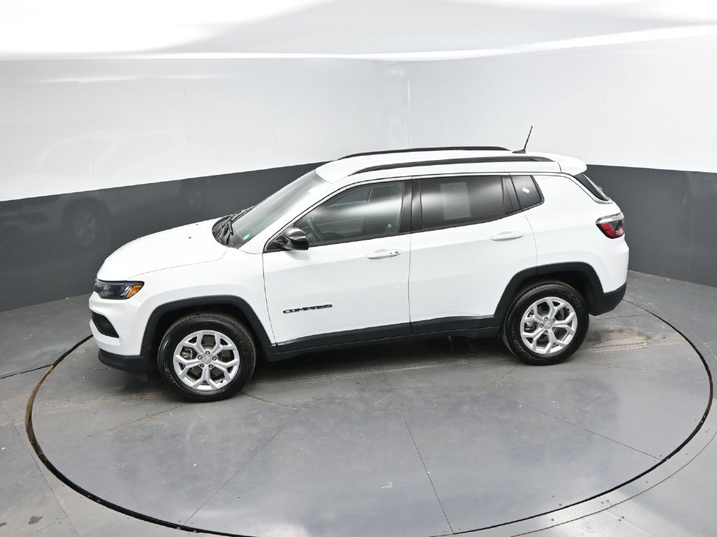 Used 2024 Jeep Compass Latitude AWD/4WD image 27