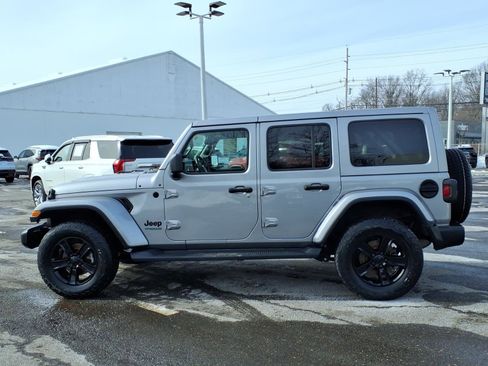 Used 2021 Jeep Wrangler Unlimited Sahara image 4
