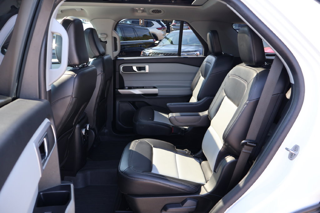 Used 2023 Ford Explorer XLT w/ Equipment Group 202A RWD image 21
