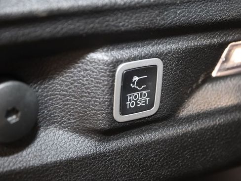 Used 2023 Jeep Grand Cherokee L Limited AWD/4WD image 54