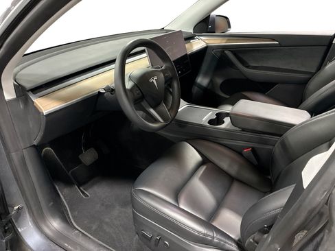 Certified 2023 Tesla Model Y Long Range AWD/4WD image 9