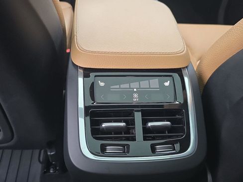 Used 2016 Volvo XC90 T6 Momentum w/ Momentum Plus Package image 13
