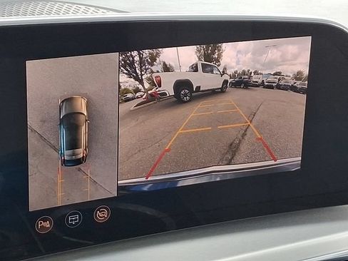 Certified 2024 Cadillac Lyriq Luxury AWD/4WD image 17