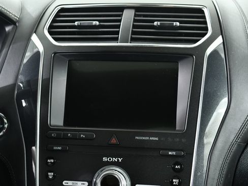Used 2019 Ford Explorer Platinum AWD/4WD image 9
