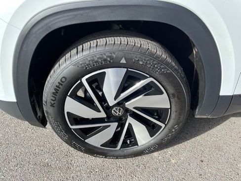 Used 2025 Volkswagen Atlas SE image 18