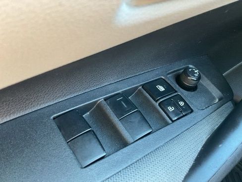 Used 2022 Toyota Corolla LE FWD image 29