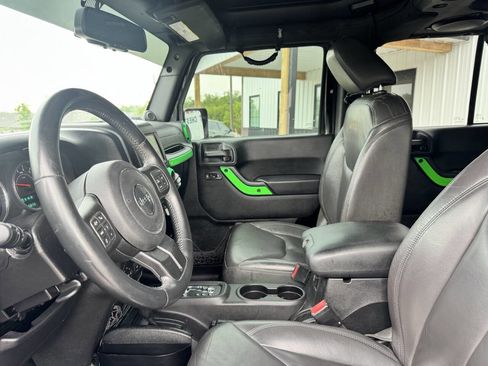 Used 2014 Jeep Wrangler Unlimited Rubicon w/ Dual Top Group AWD/4WD image 16