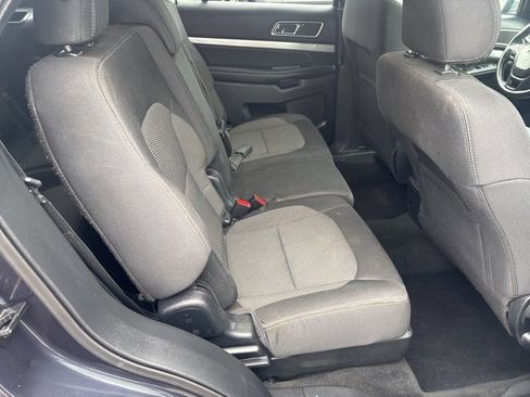 Used 2017 Ford Explorer XLT image 9