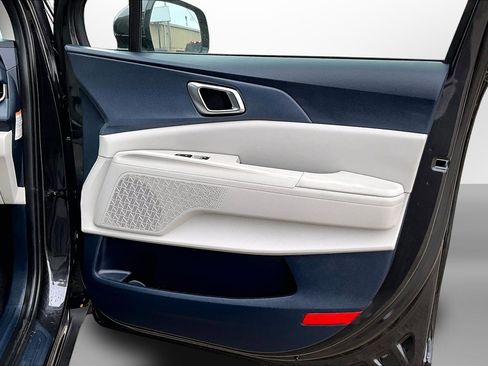 Used 2026 Kia Carnival EX image 27