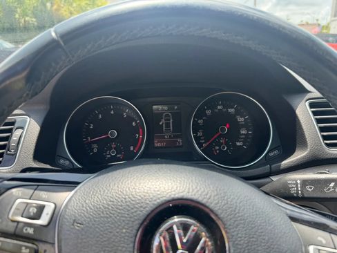 Used 2018 Volkswagen Passat 2.0T R-Line FWD image 18