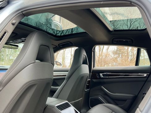 Certified 2023 Porsche Panamera 4 Platinum Edition image 35