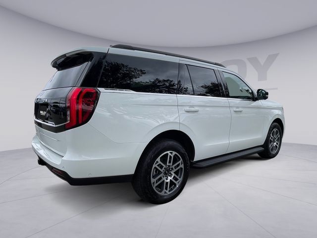 Certified 2025 Ford Expedition Active AWD/4WD image 5