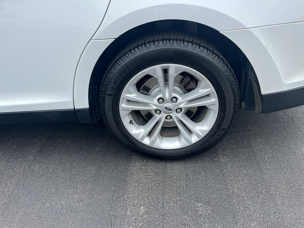 Used 2019 Ford Taurus SE FWD image 11