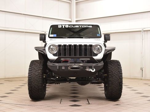 Used 2024 Jeep Gladiator Sport AWD/4WD image 2