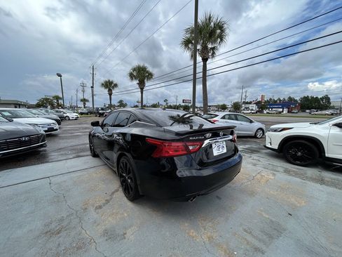 Used 2017 Nissan Maxima SR w/ Midnight Edition FWD image 2