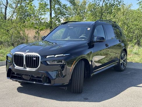 Used 2026 BMW X7 M60i w/ Climate Comfort Package image 3
