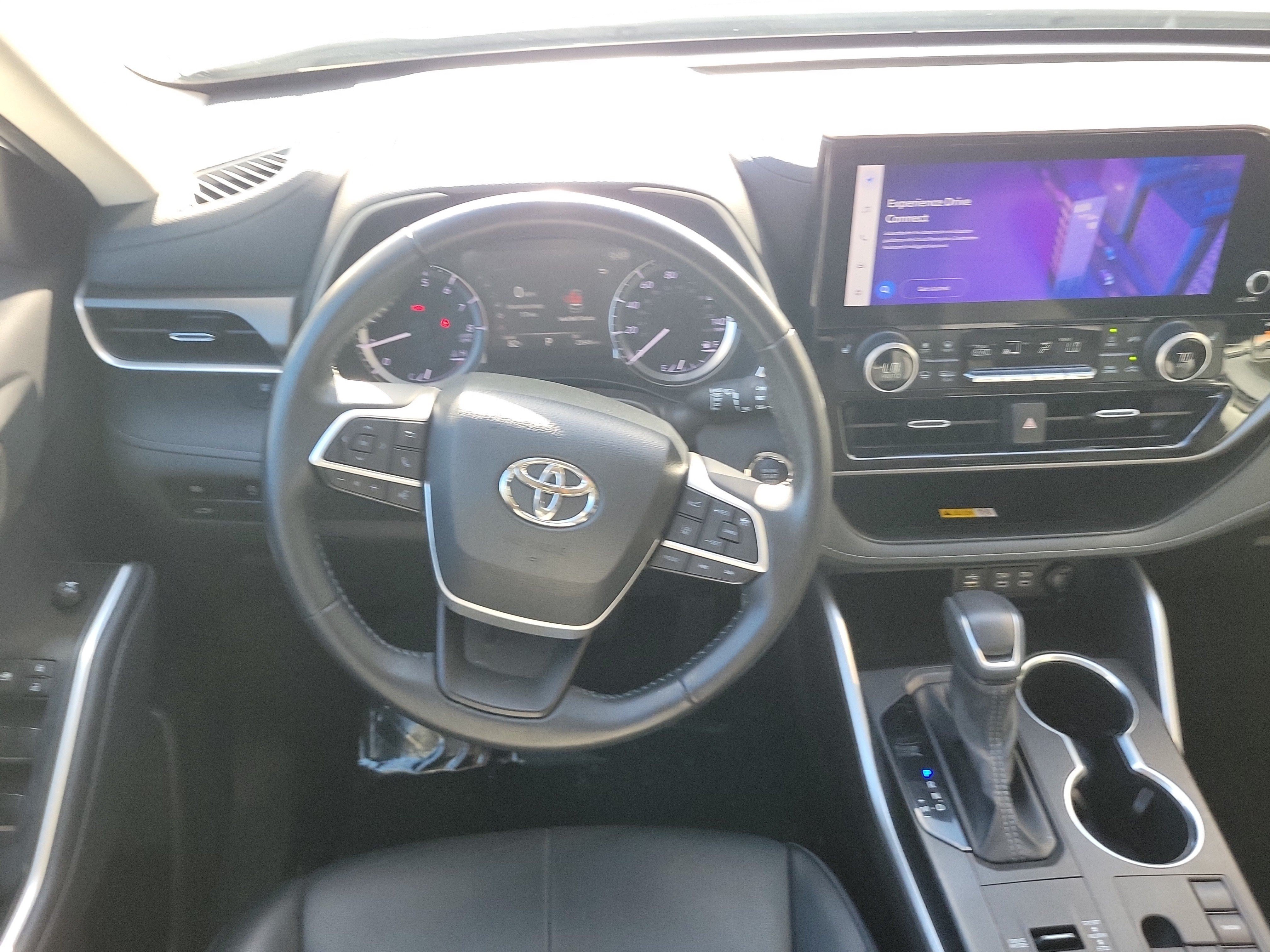 Used 2023 Toyota Highlander XLE FWD image 19