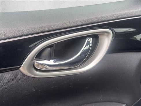 Used 2017 Nissan Sentra SV image 17