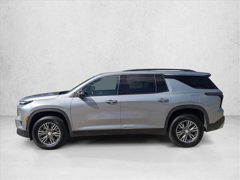 Used 2024 Chevrolet Traverse LT FWD image 9