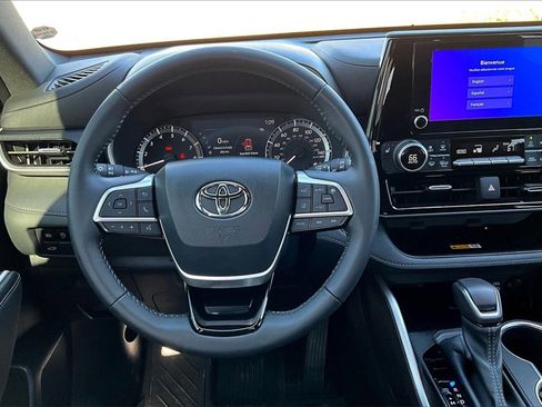 Used 2023 Toyota Highlander XSE image 5
