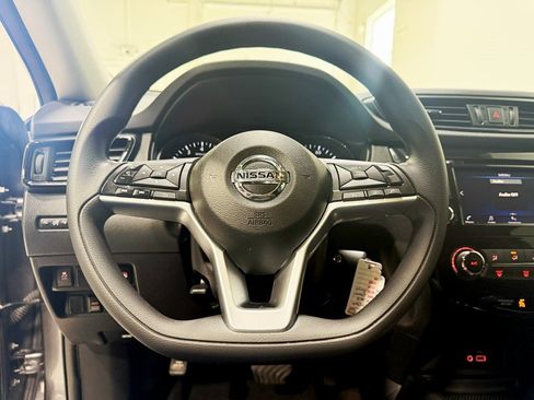 Used 2018 Nissan Rogue S image 10