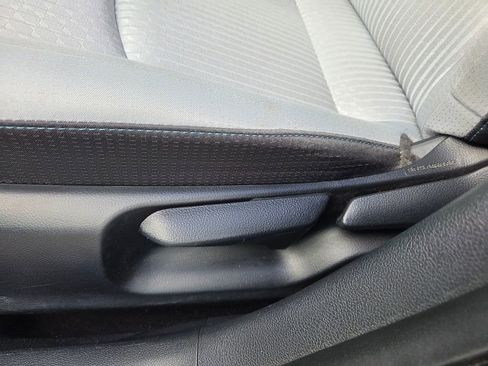 Used 2016 Toyota Prius Four FWD image 6