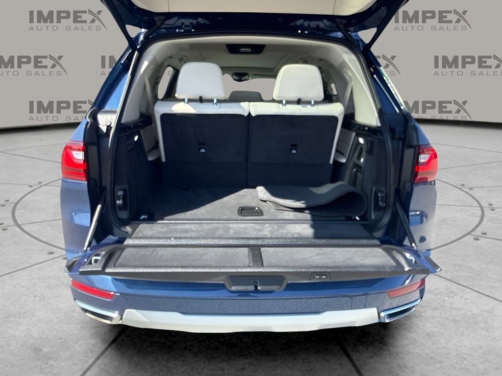 Used 2021 BMW X7 xDrive40i w/ Premium Package AWD/4WD image 26