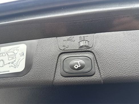 Used 2016 Ford C-MAX Energi SEL w/ Equipment Group 302A image 24