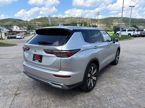 Used 2025 Mitsubishi Outlander SE AWD/4WD image 8