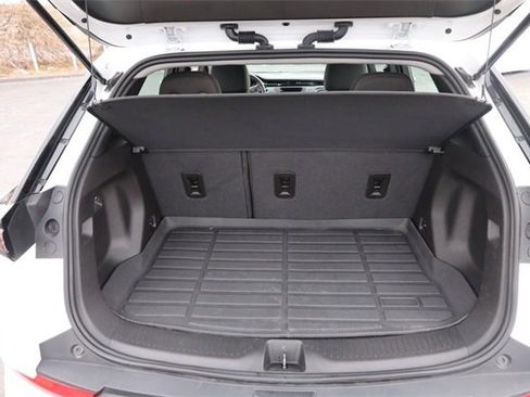 Used 2023 Chevrolet Bolt EUV LT w/ Comfort Package image 7